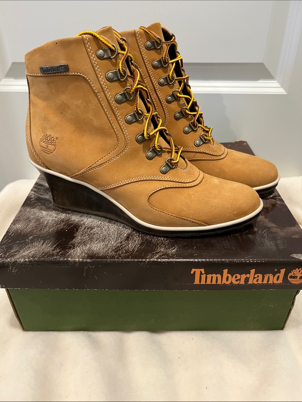 Timberland Women’s Bezel Wheat Lace-Up Wedge Ankle Boots size 9 NIB